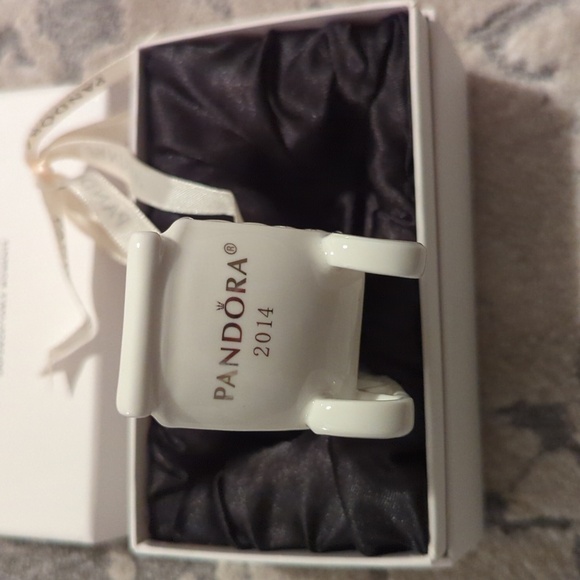 Pandora 2014 Sleigh Ornament, Original Box, Gilt Letters - Picture 4 of 8